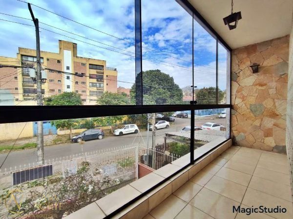 Casa à venda com 3 quartos, 285m², 2 vagas, Rua Ângelo Barcelos no bairro Vila João Pessoa em Porto Alegre