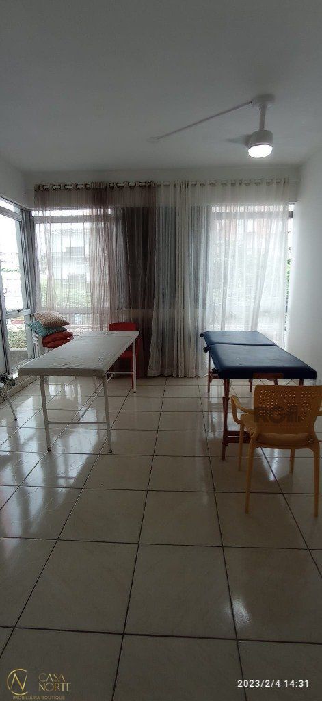 Sala Comercial à venda , 30m², Avenida Cristovao Colombo no bairro Floresta em Porto Alegre