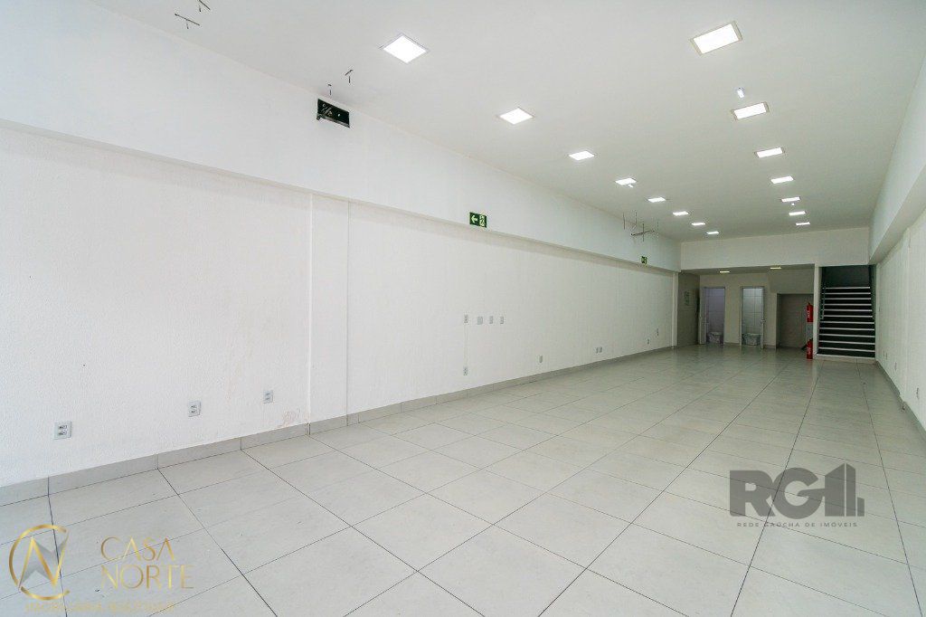 Loja à venda com 3 quartos, 277m², Avenida Assis Brasil no bairro Passo da Areia em Porto Alegre