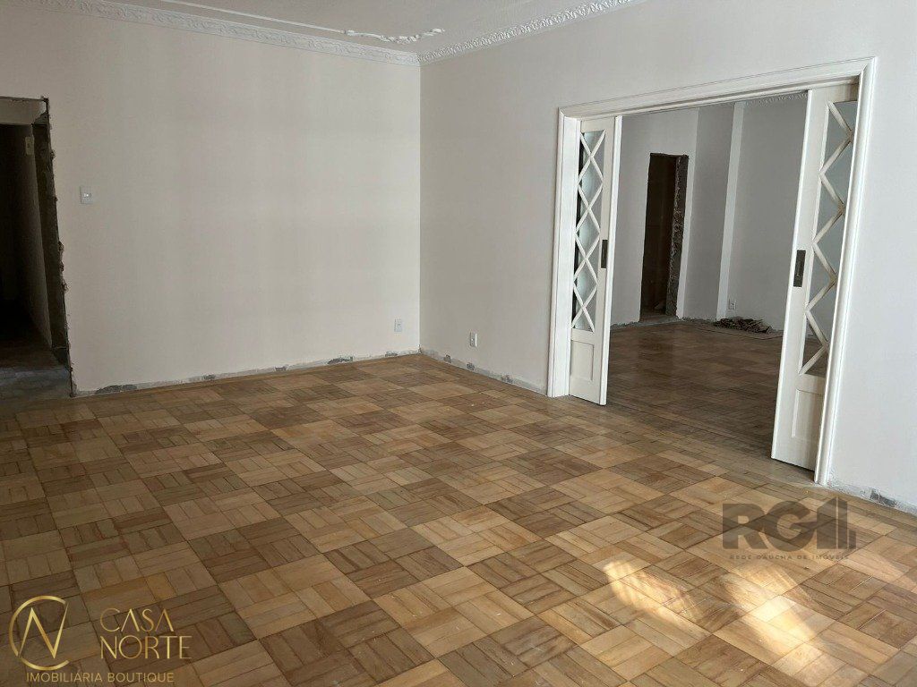 Apartamento à venda com 3 quartos, 175m², 1 suíte, 1 vaga, Avenida Independência no bairro Independência em Porto Alegre