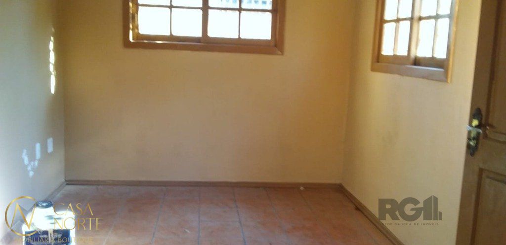 Casa à venda com 4 quartos, 284m², 1 suíte, 4 vagas, Travessa Davi José Estrela no bairro Sarandi em Porto Alegre