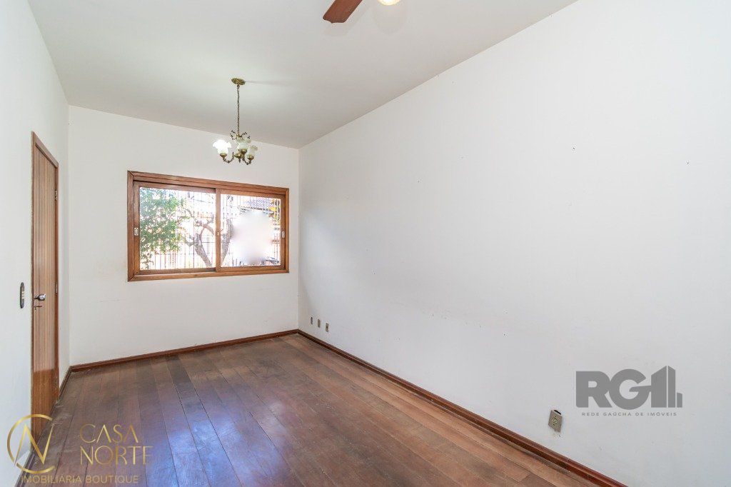 Casa à venda com 2 quartos, 350m², 1 suíte, 2 vagas, Rua Dom Jaime de Barros Câmara no bairro Sarandi em Porto Alegre