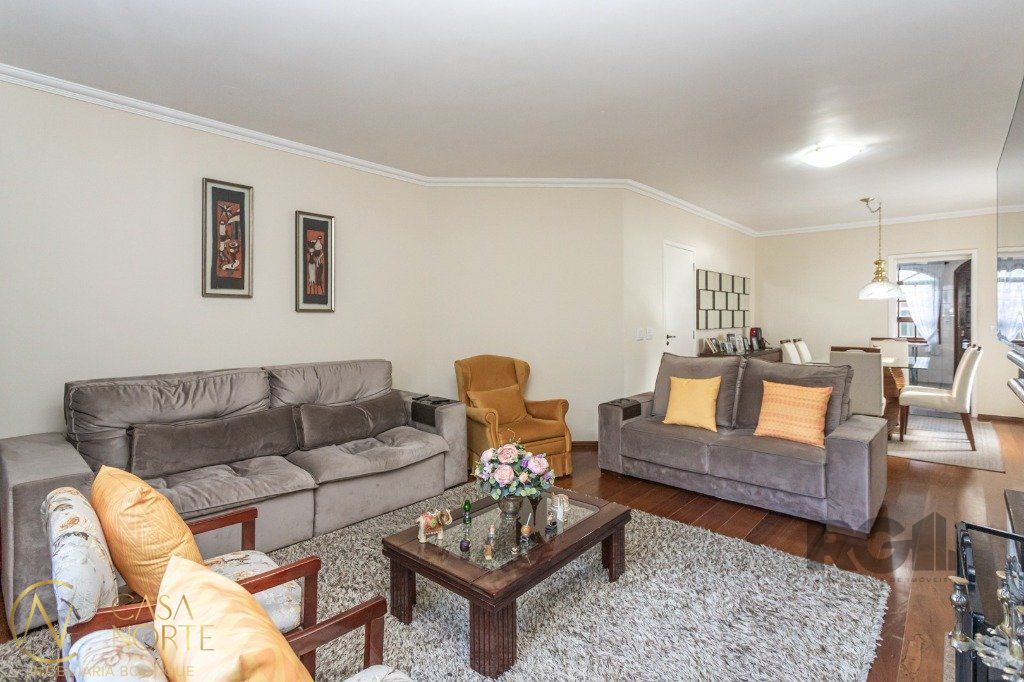 Casa à venda com 3 quartos, 147m², 1 suíte, 3 vagas, Rua Congo no bairro Vila Ipiranga em Porto Alegre