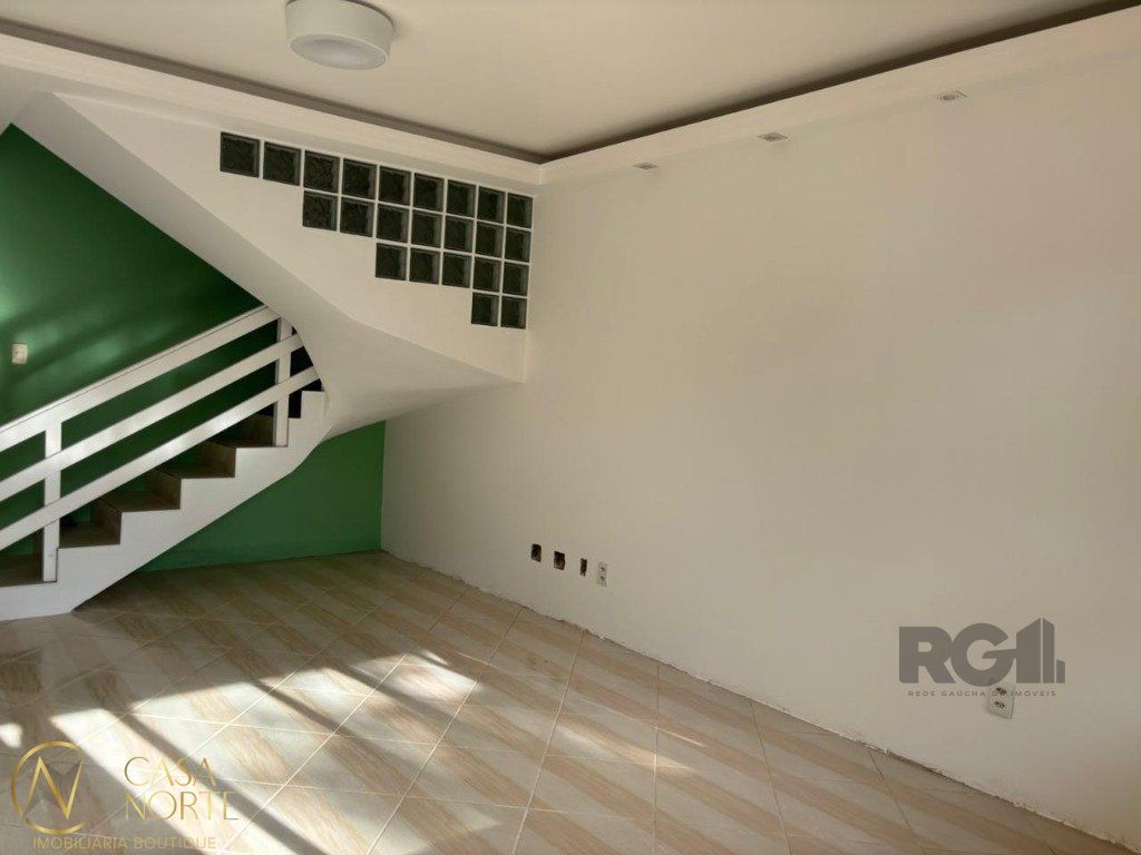 Casa de Condomínio à venda com 3 quartos, 207m², 2 vagas, Avenida Orleaes no bairro Guarujá em Porto Alegre