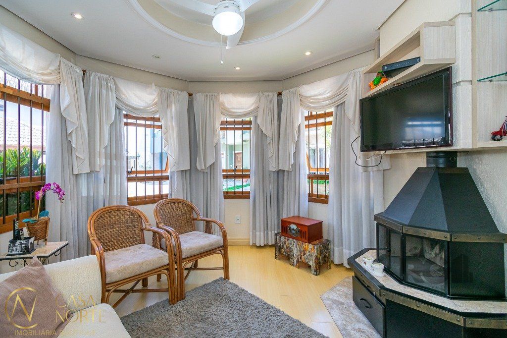 Casa de Condomínio à venda com 3 quartos, 210m², 1 suíte, 2 vagas, Avenida Ecoville no bairro Sarandi em Porto Alegre
