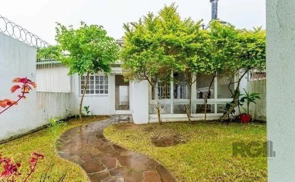 Casa à venda com 4 quartos, 210m², 3 suítes, 1 vaga, Avenida Professor Paula Soares no bairro Jardim Itu em Porto Alegre