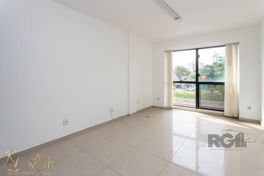 Sala Comercial à venda com 1 quarto, 30m², Avenida Ipiranga no bairro Menino Deus em Porto Alegre