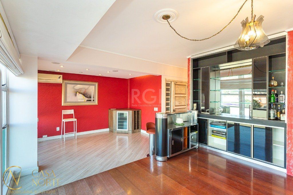 Apartamento à venda com 3 quartos, 125m², 1 suíte, 1 vaga, Avenida Ipiranga no bairro Menino Deus em Porto Alegre