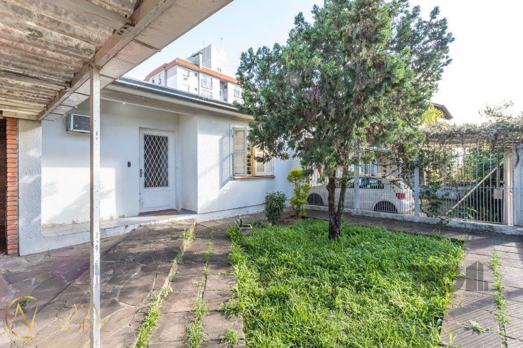 Casa à venda com 2 quartos, 120m², 2 vagas, Rua Doutor Affonso Sanmartin no bairro Jardim do Salso em Porto Alegre