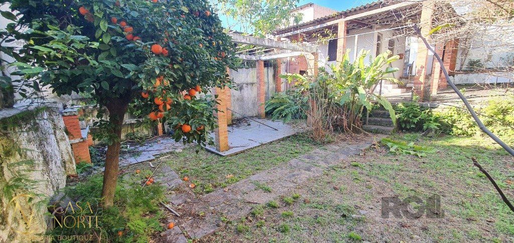Casa à venda com 4 quartos, 174m², 3 vagas, Rua Luiz de Camões no bairro Santo Antônio em Porto Alegre