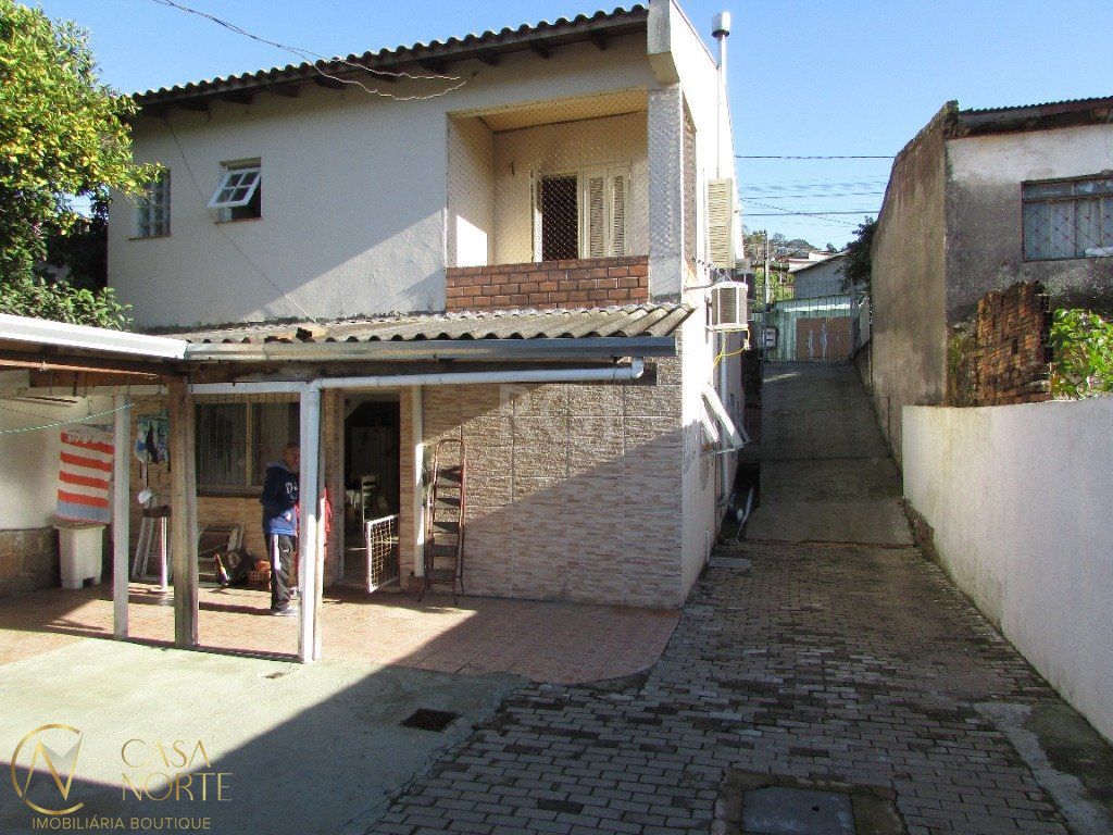 Casa à venda com 3 quartos, 180m², 2 vagas, Rua Thomaz Francisco de Jesus no bairro Jardim Carvalho em Porto Alegre