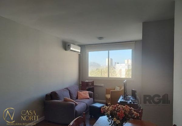 Apartamento à venda com 3 quartos, 68m², 1 suíte, 1 vaga, Rua Carlos Reverbel no bairro Jardim Carvalho em Porto Alegre