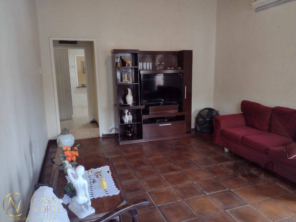 Casa à venda com 3 quartos, 180m², 4 vagas, Rua São Manoel no bairro Rio Branco em Porto Alegre