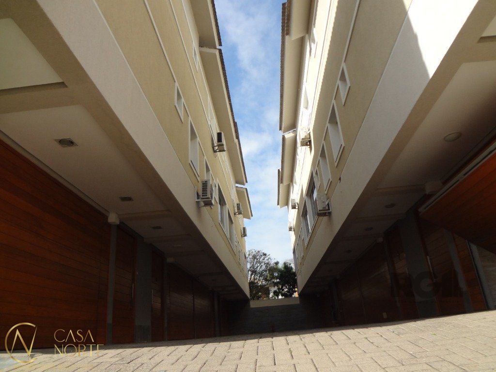 Casa de Condomínio à venda com 3 quartos, 158m², 1 suíte, 2 vagas, Rua Tunisia no bairro Vila Ipiranga em Porto Alegre