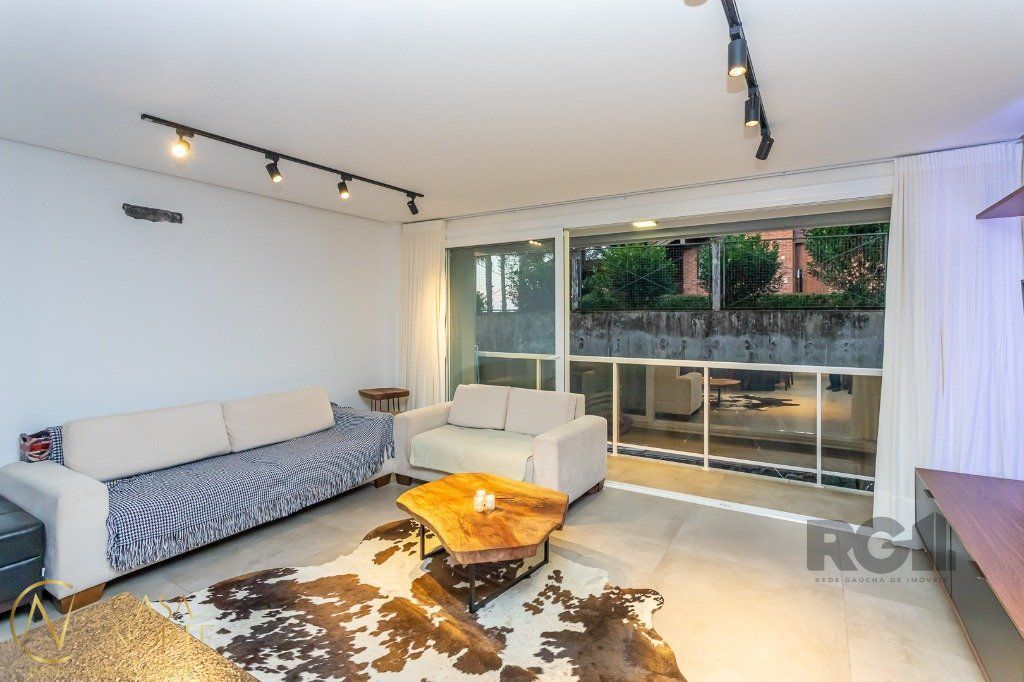 Apartamento à venda com 2 quartos, 103m², 2 suítes, 2 vagas, Avenida General Barreto Viana no bairro Chácara das Pedras em Porto Alegre