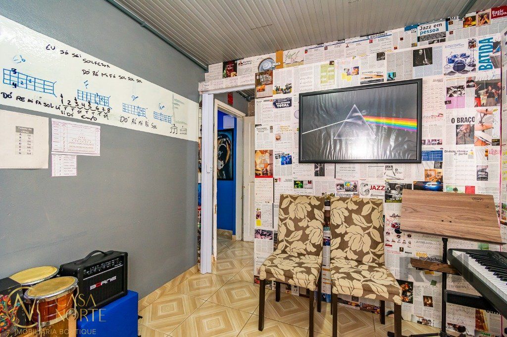 Casa à venda com 3 quartos, 150m², 1 suíte, 2 vagas, Avenida José Gertum no bairro Chácara das Pedras em Porto Alegre