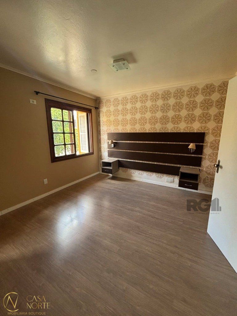 Casa de Condomínio à venda com 3 quartos, 117m², 1 suíte, 2 vagas, Rua General Gomes Carneiro no bairro Medianeira em Porto Alegre