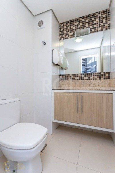 Sala Comercial à venda com 2 quartos, 132m², 2 vagas, Avenida Carlos Gomes no bairro Boa Vista em Porto Alegre
