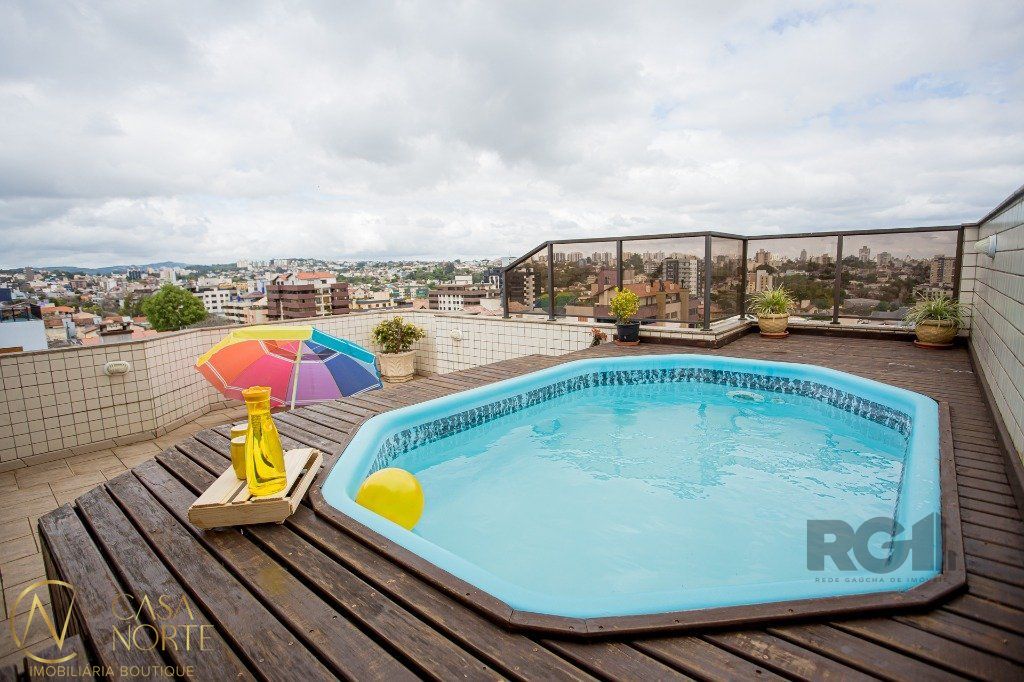Cobertura à venda com 3 quartos, 260m², 1 suíte, 2 vagas, Rua Joaquim G. de Campos Netto no bairro Jardim Itu em Porto Alegre
