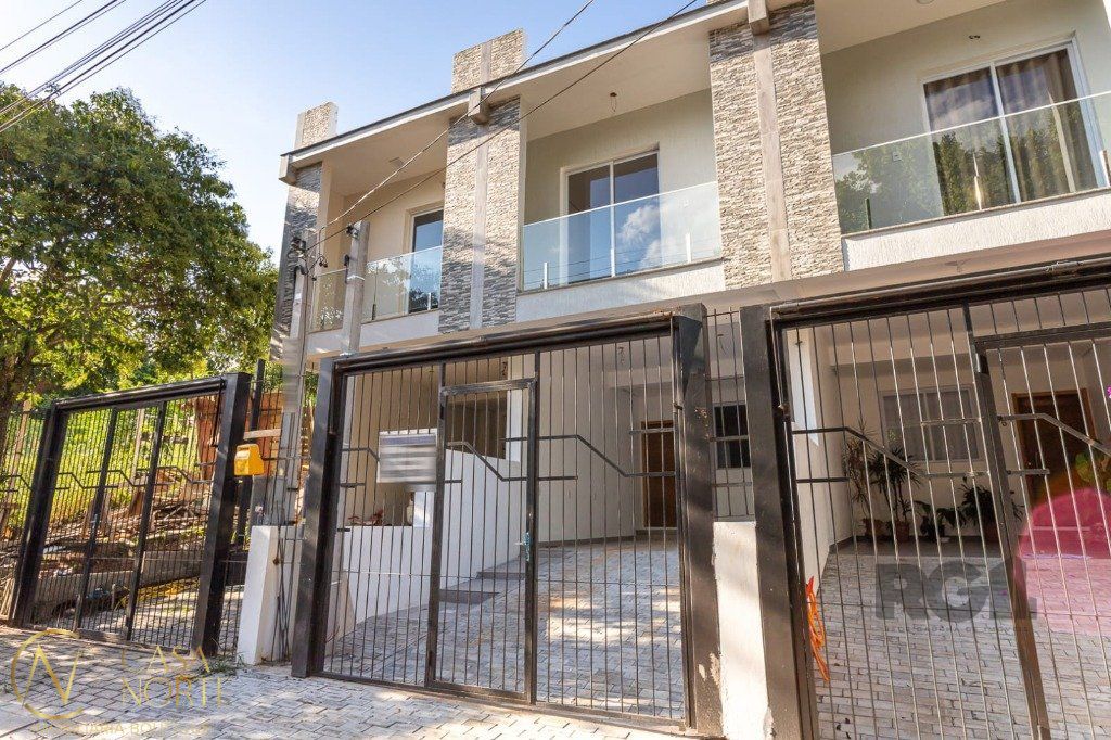 Casa à venda com 3 quartos, 140m², 1 suíte, 2 vagas, Rua Abdo Jorge Curi no bairro Parque Santa Fé em Porto Alegre