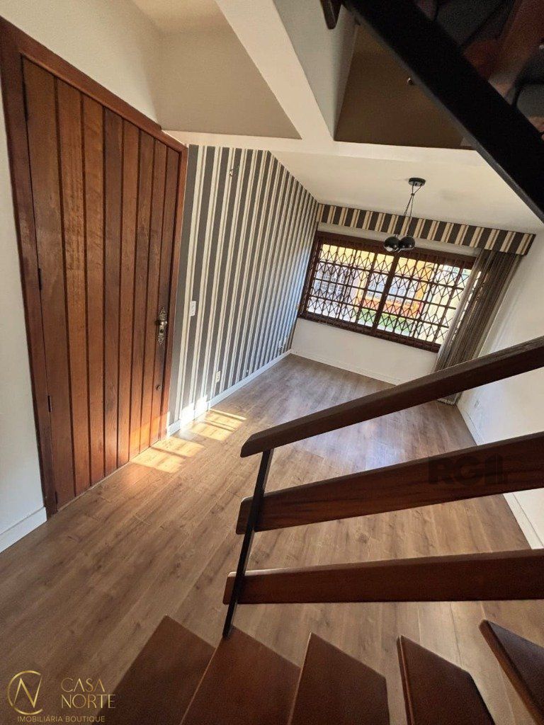 Casa de Condomínio à venda com 3 quartos, 117m², 1 suíte, 2 vagas, Rua General Gomes Carneiro no bairro Medianeira em Porto Alegre