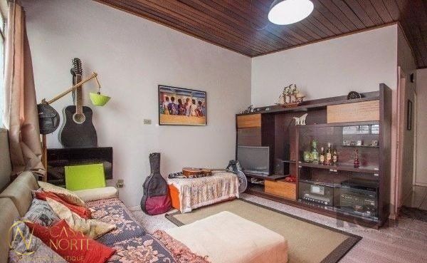 Casa à venda com 4 quartos, 190m², 1 vaga, Rua Francisco Ferrer no bairro Rio Branco em Porto Alegre