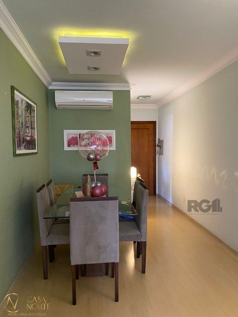 Apartamento à venda com 3 quartos, 84m², 1 suíte, 1 vaga, Rua Evaristo da Veiga no bairro Partenon em Porto Alegre