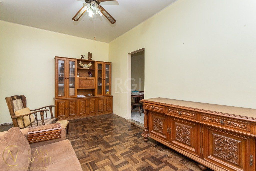 Apartamento à venda com 3 quartos, 84m², Rua João Guimarães no bairro Santa Cecília em Porto Alegre