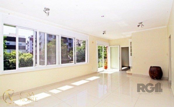 Cobertura à venda com 4 quartos, 252m², 2 suítes, 2 vagas, Rua Luiz de Camoes no bairro Santo Antônio em Porto Alegre