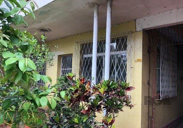 Casa à venda com 5 quartos, 398m², 3 vagas, Rua Adão Baino no bairro Cristo Redentor em Porto Alegre