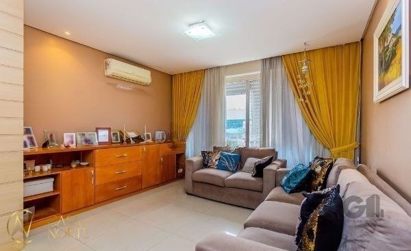 Apartamento à venda com 3 quartos, 170m², 1 suíte, 1 vaga, Rua Mucio Teixeira no bairro Menino Deus em Porto Alegre