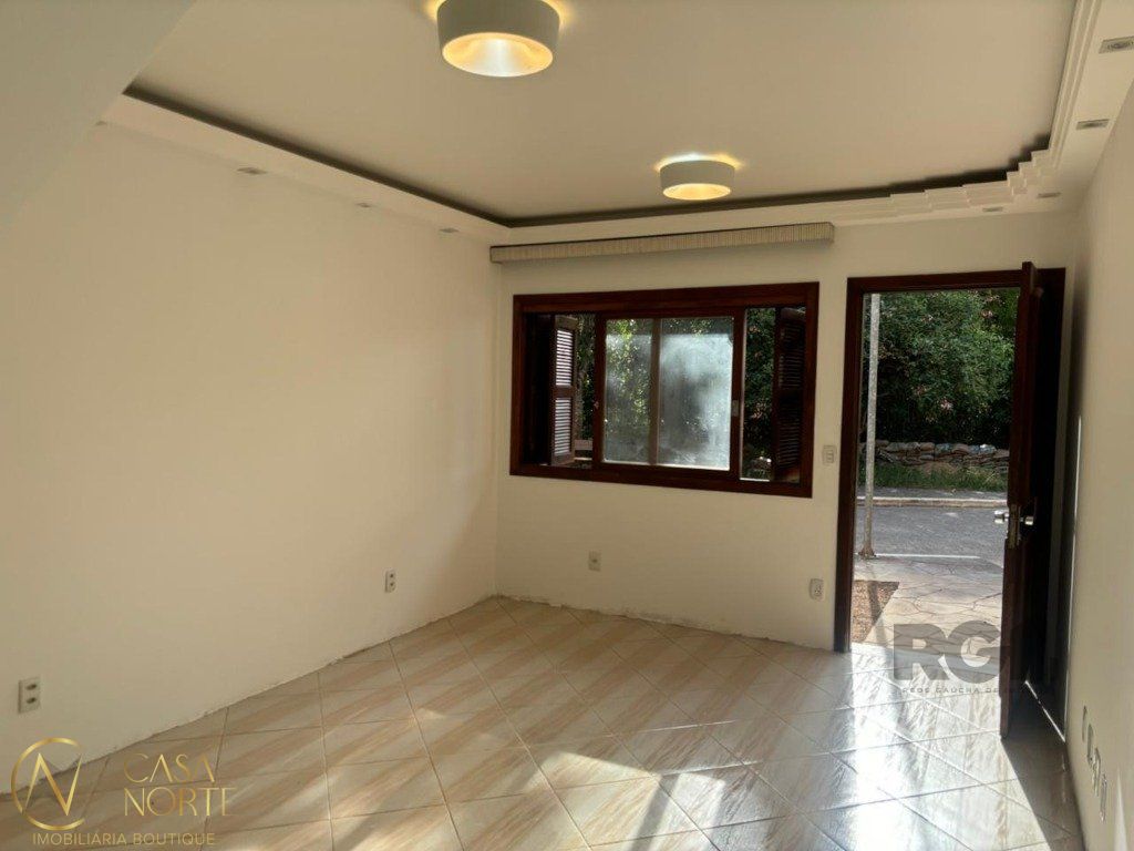 Casa de Condomínio à venda com 3 quartos, 207m², 2 vagas, Avenida Orleaes no bairro Guarujá em Porto Alegre