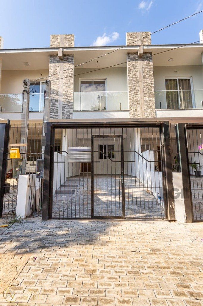 Casa à venda com 3 quartos, 140m², 1 suíte, 2 vagas, Rua Abdo Jorge Curi no bairro Parque Santa Fé em Porto Alegre