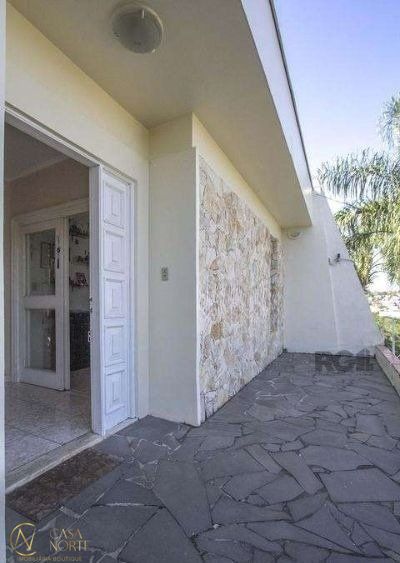 Casa à venda com 3 quartos, 215m², 1 suíte, 2 vagas, Rua Ulisses Cabral, Professor no bairro Chácara das Pedras em Porto Alegre