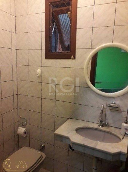 Casa à venda com 3 quartos, 183m², 1 suíte, 3 vagas, Rua Valparaiso no bairro Jardim  Botânico em Porto Alegre