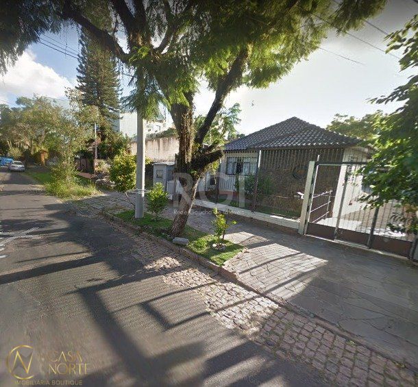 Terreno à venda  com 390m², Rua Alberto Silva no bairro Vila Ipiranga em Porto Alegre