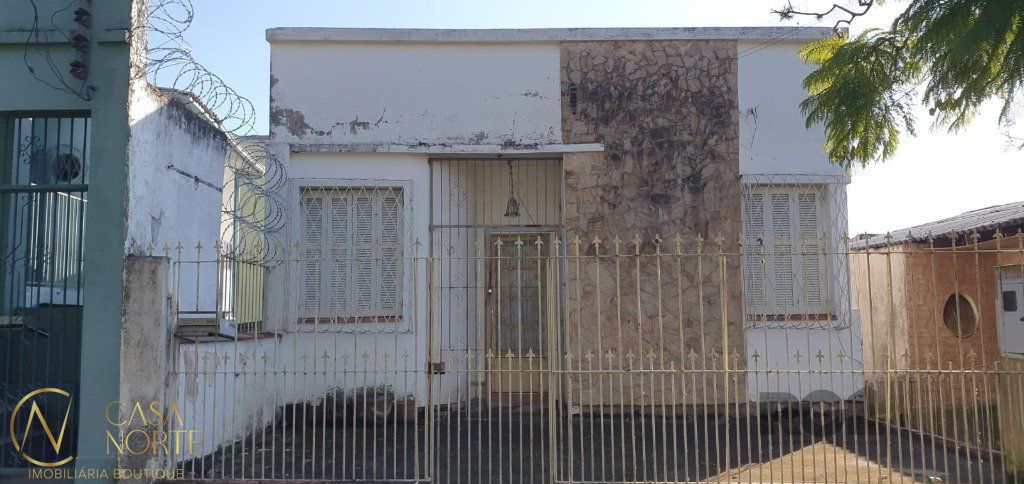 Casa à venda com 4 quartos, 174m², 3 vagas, Rua Luiz de Camões no bairro Santo Antônio em Porto Alegre