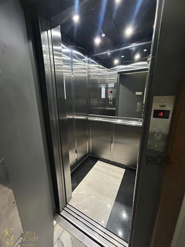 Apartamento à venda com 2 quartos, 73m², 1 suíte, 1 vaga, Avenida Cristóvão Colombo no bairro Higienópolis em Porto Alegre