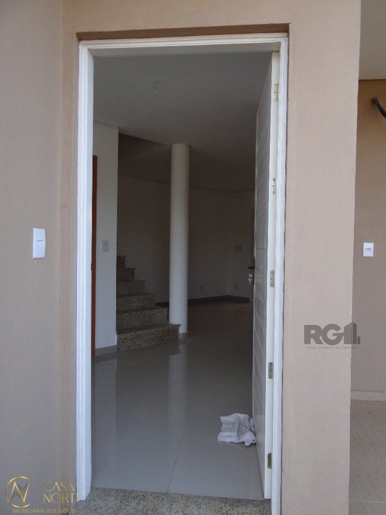 Casa de Condomínio à venda com 3 quartos, 111m², 1 suíte, 2 vagas, Rua Madre Celina Maria Azambuja no bairro Mário Quintana em Porto Alegre