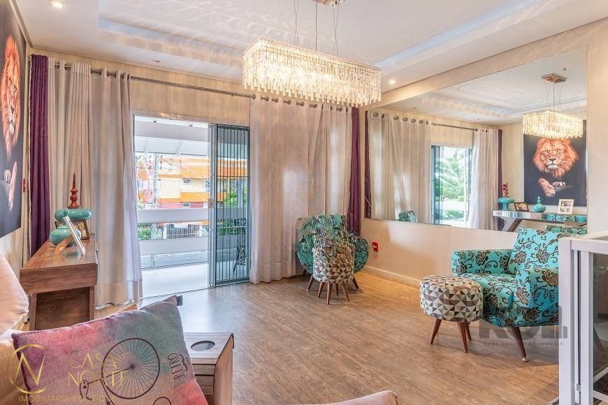 Casa à venda com 3 quartos, 360m², 1 suíte, 3 vagas, Rua Dona Adda Mascarenhas de Moraes no bairro Jardim Itu em Porto Alegre