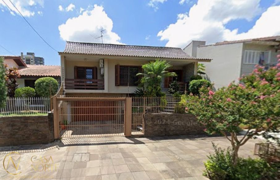 Casa à venda com 3 quartos, 313m², 1 suíte, 3 vagas, Rua Maestro Salvador Campanella no bairro Jardim Planalto em Porto Alegre