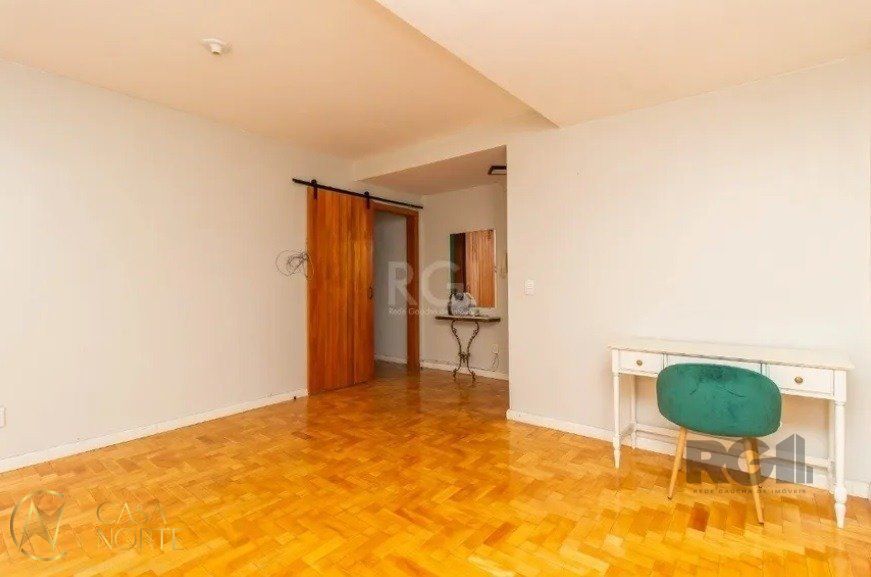 Apartamento à venda com 4 quartos, 102m², 1 suíte, 1 vaga, Avenida Cauduro no bairro Bom Fim em Porto Alegre