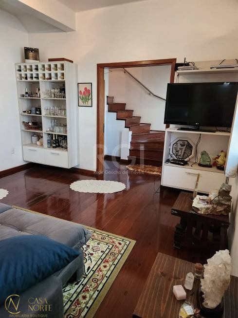 Casa à venda com 3 quartos, 150m², 2 suítes, 3 vagas, Rua Nunes Machado no bairro Azenha em Porto Alegre