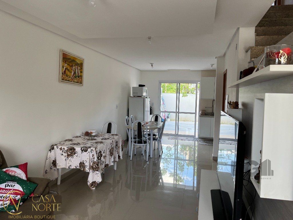 Casa de Condomínio à venda com 3 quartos, 107m², 1 suíte, 2 vagas, Rua Vanderlei da Silva Alves no bairro Mário Quintana em Porto Alegre