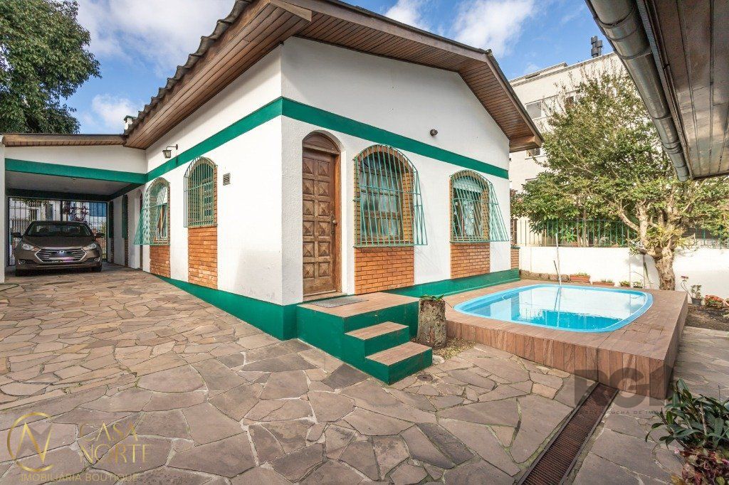 Casa à venda com 3 quartos, 147m², 1 suíte, 3 vagas, Rua Congo no bairro Vila Ipiranga em Porto Alegre