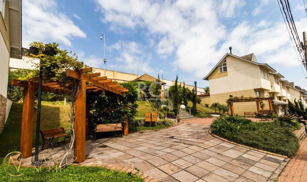 Casa de Condomínio à venda com 4 quartos, 185m², 1 suíte, 4 vagas, Avenida Engenheiro Ludolfo Boehl no bairro Teresópolis em Porto Alegre