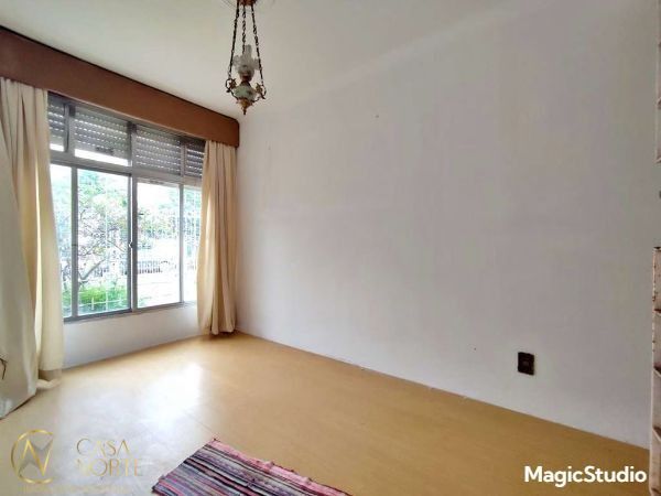 Casa à venda com 3 quartos, 285m², 2 vagas, Rua Ângelo Barcelos no bairro Vila João Pessoa em Porto Alegre