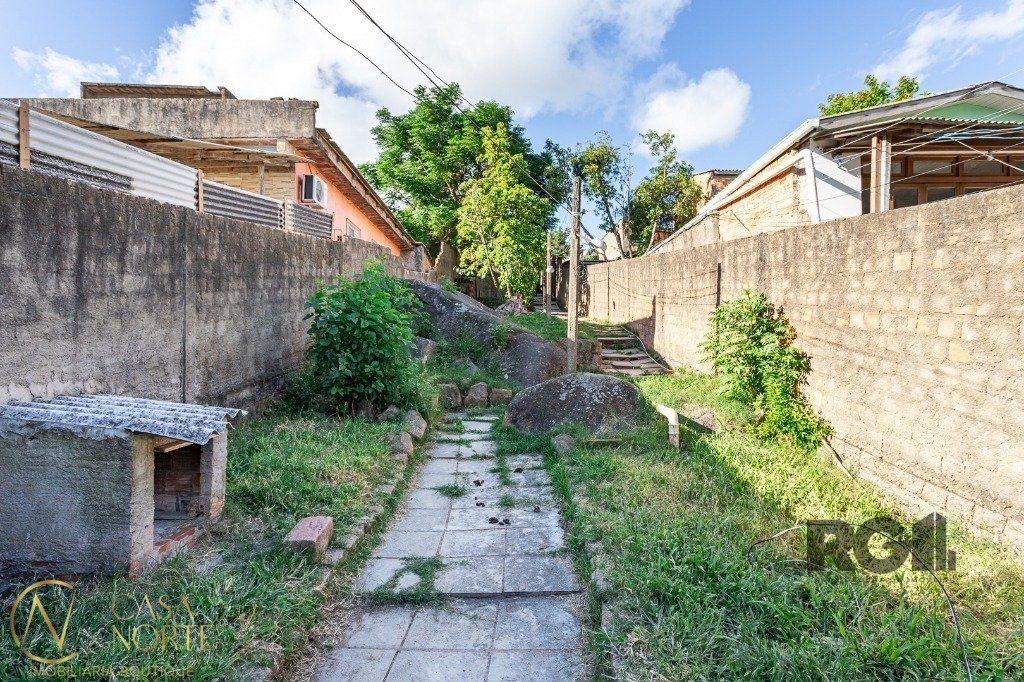 Terreno à venda  com 435m², Rua Caieira no bairro Medianeira em Porto Alegre