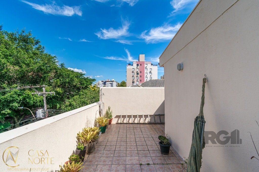 Cobertura à venda com 4 quartos, 201m², 1 suíte, Rua Portugal no bairro São João em Porto Alegre