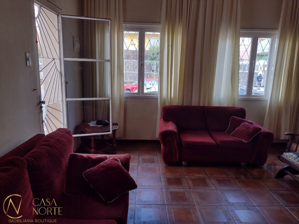Casa à venda com 3 quartos, 180m², 4 vagas, Rua São Manoel no bairro Rio Branco em Porto Alegre
